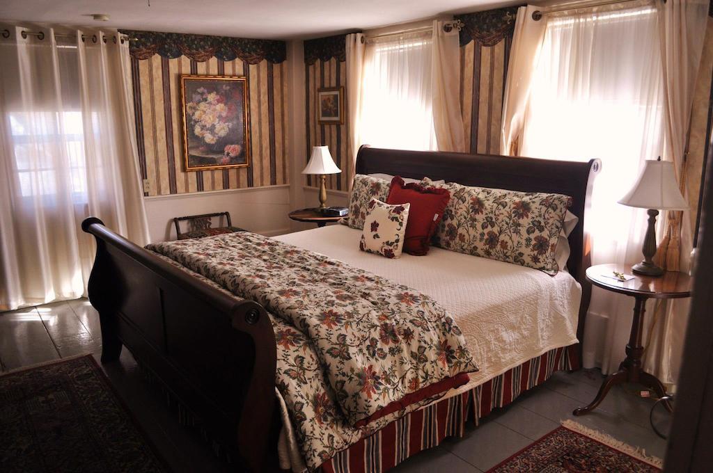 Colby Hill Inn Henniker Habitación foto